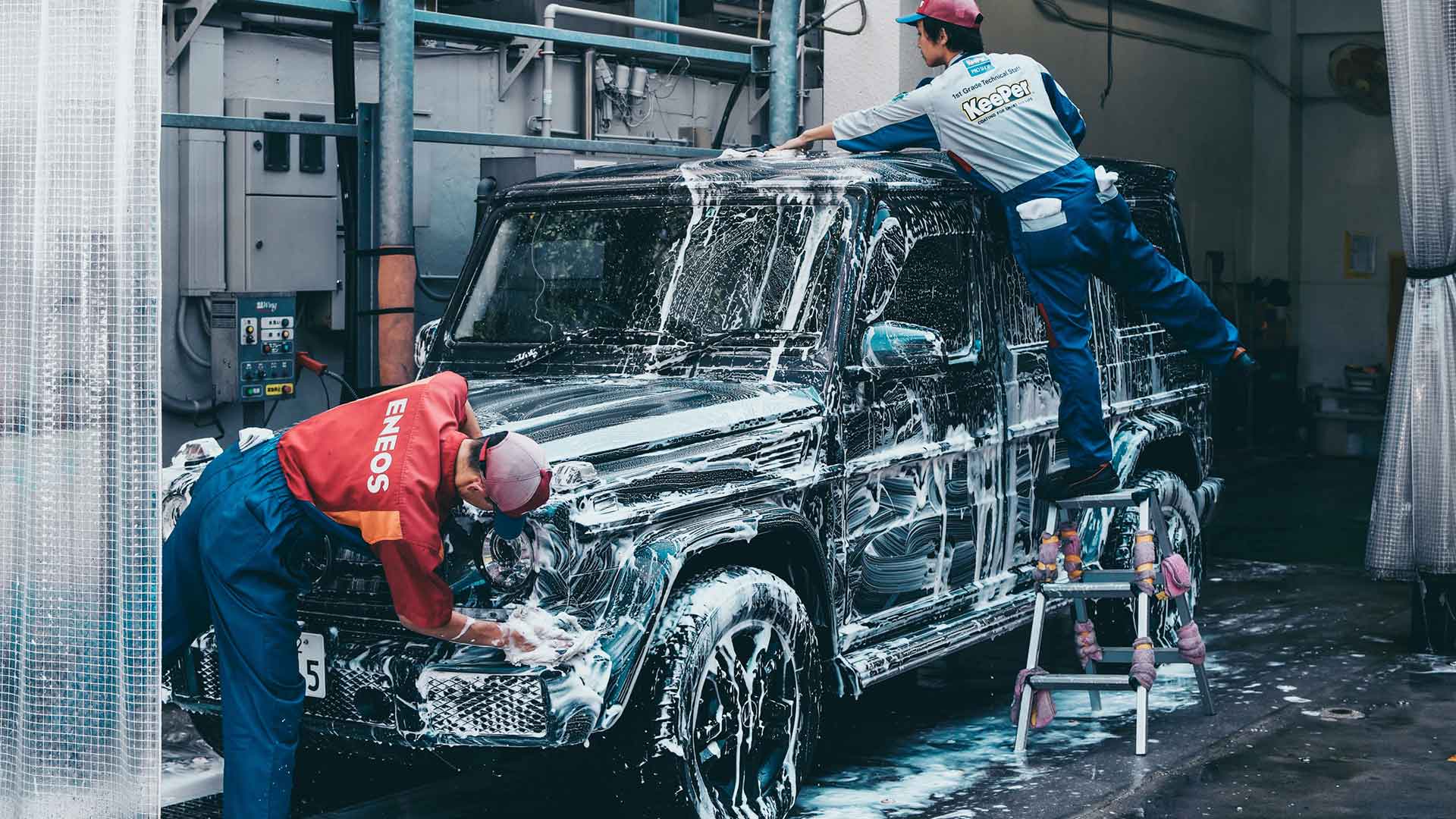 Auto wash and service center